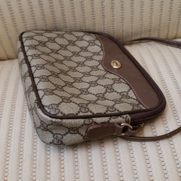 Gucci GG Supreme Logo Crossbody Bag - Picture 5 of 11